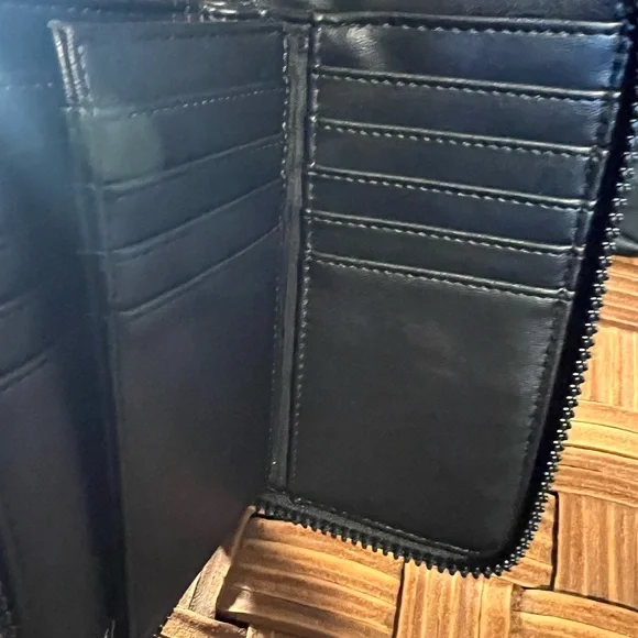 Betsey Johnson Wristlet. New with Tags - Picture 9 of 10